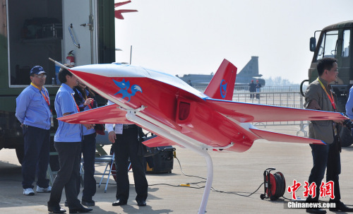 中航工业展出的蓝狐无人机。陈海峰 摄 中航工业展出的蓝狐无人机。陈海峰 摄