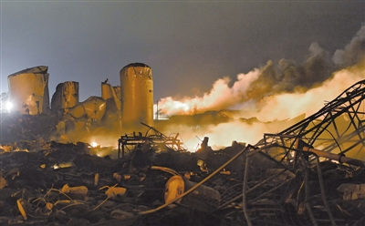 17日,美国得州西部一个化肥厂发生爆炸,至少导致5人死亡,160人受伤 17日,美国得州西部一个化肥厂发生爆炸,至少导致5人死亡,160人受伤