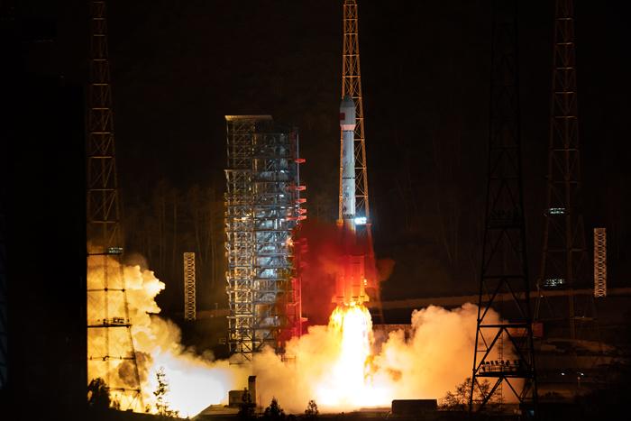 中国成功发射天链二号04星