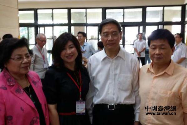 组图:张志军探访台中雾峰林家 有其后人亲切交谈