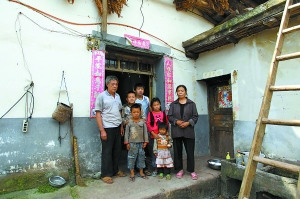 走近云南彝良地震灾区留守老人:3天吃5顿土豆