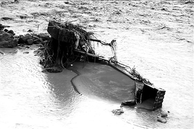 云南彝良地震灾区暴雨引发泥石流致63人受伤