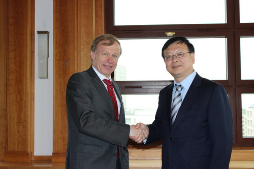 �е¾�����һ�־��������ɢ�������뽻������