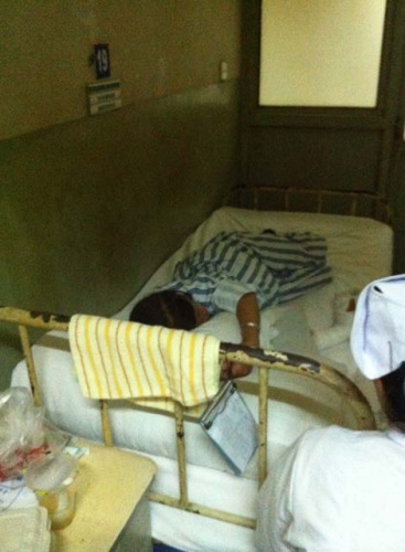 吉林大火47岁女工墙缝中拽出4人丈夫生死不明