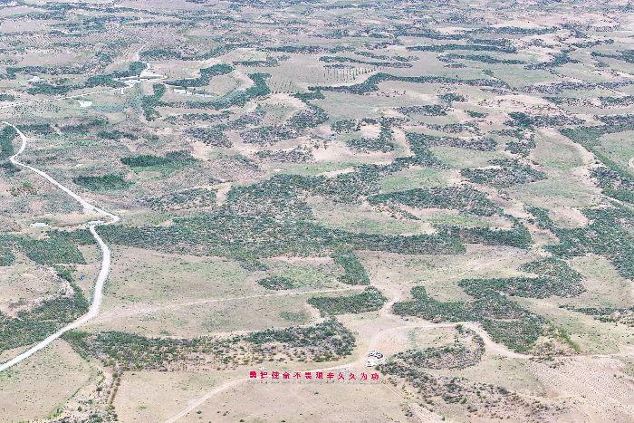 航拍青海沙珠玉：40年治沙搏出“人进沙绿”