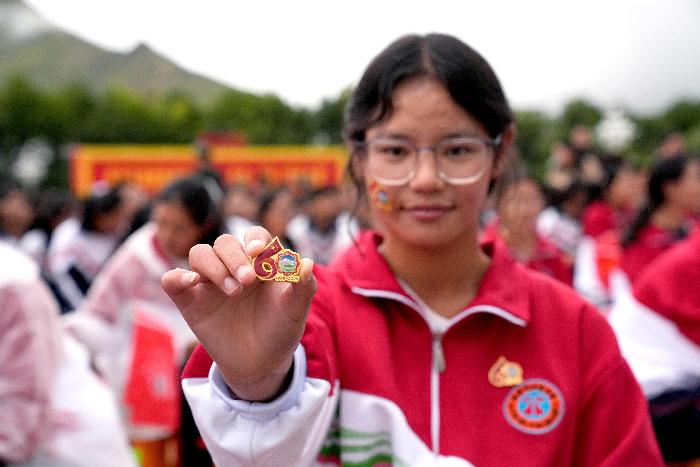 西藏自治区成立60周年庆祝大会在拉萨举行