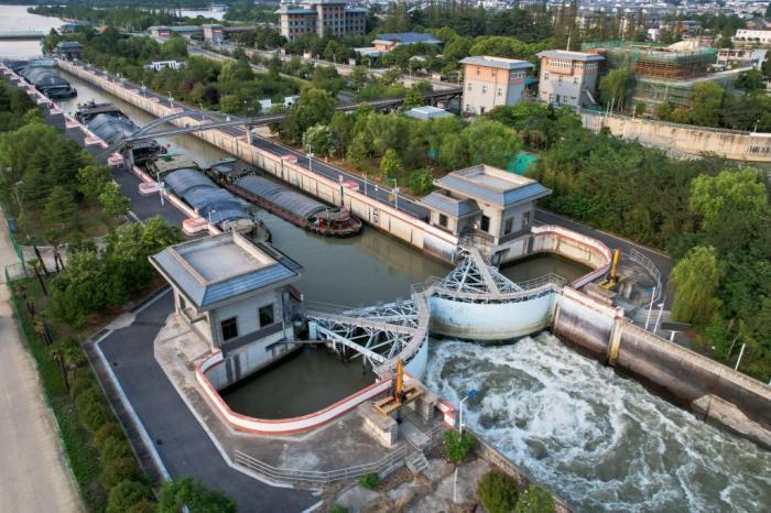 京杭运河扬州段：千年水道经久不衰