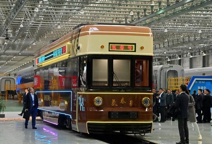 中国首列氢能文旅列车“氢春号”在长春下线